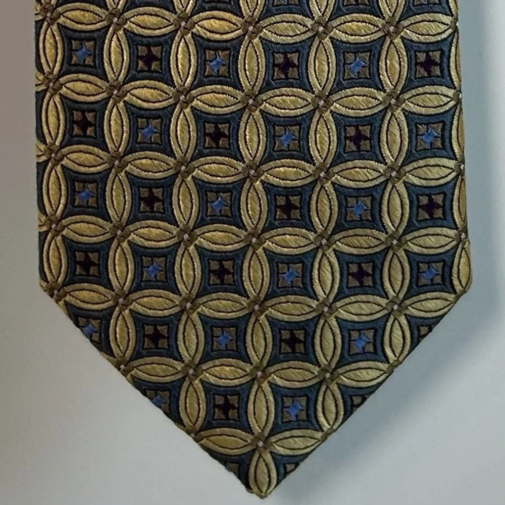 Jos. A. Bank Signature Gold 100% Silk Geometric Medallion Tie Quiet Luxury Style